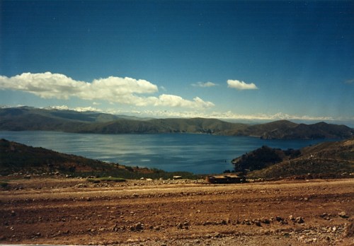 La Cordillera Real de los Andes desde la península de Copacabana (1990)