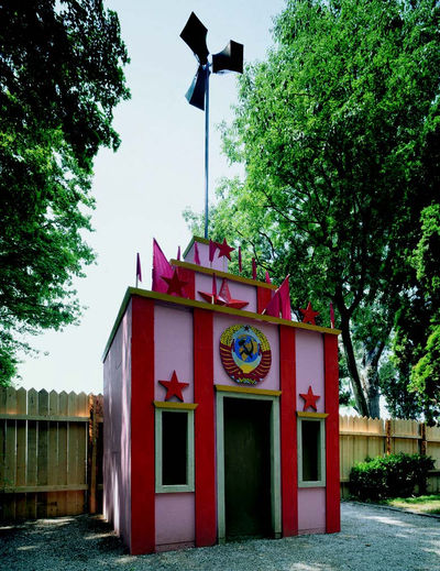 ilya-and-emilia-kabakov-the-red-pavilion